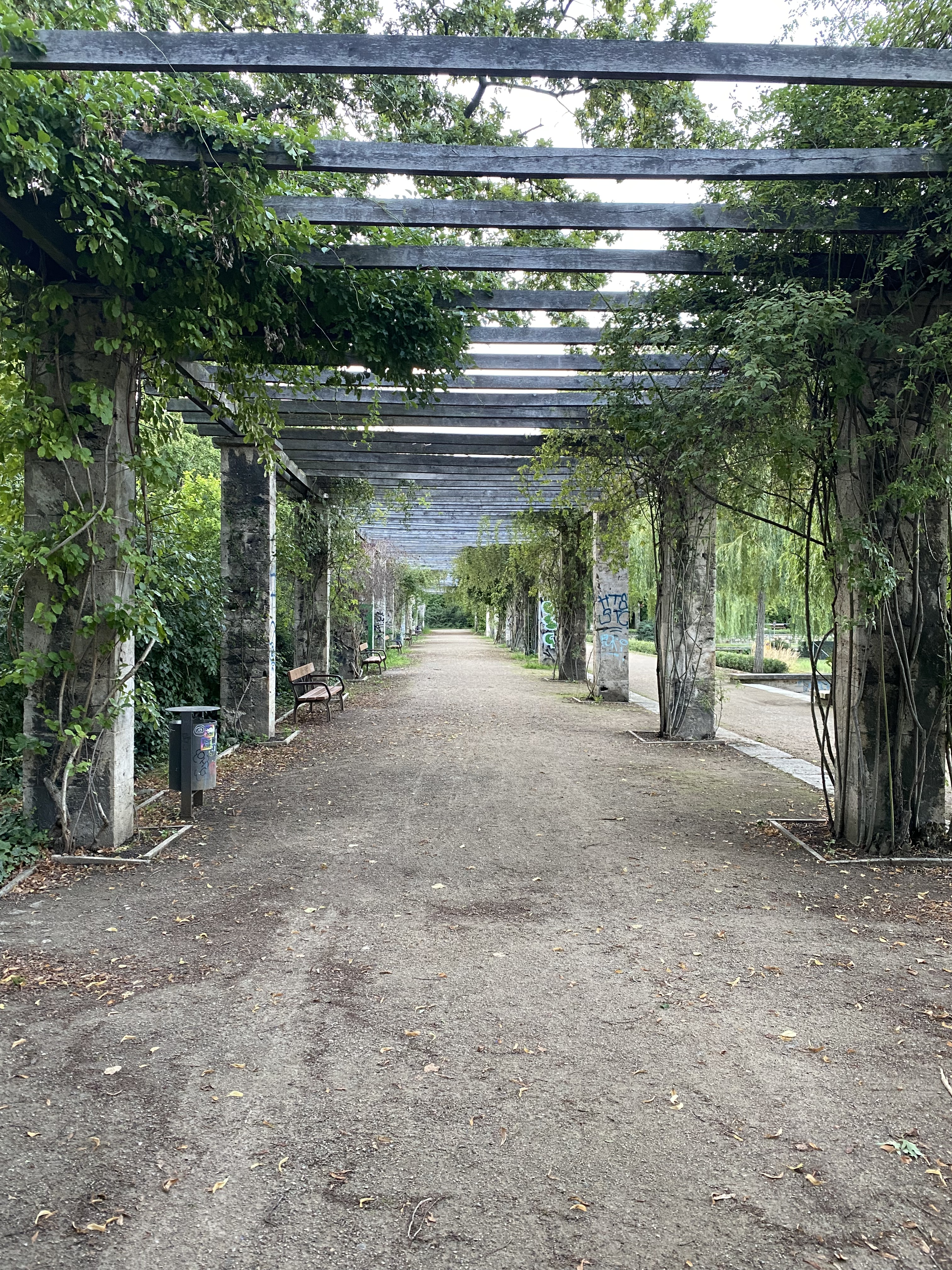 Die Pergolas am Westufer des Richard-Wagner-Hains